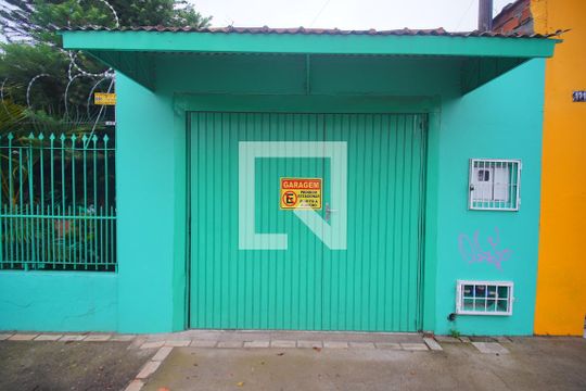 Garagem de casa à venda com 2 quartos, 140m² em Santos Dumont, São Leopoldo