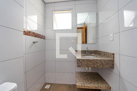 Banheiro de apartamento para alugar com 2 quartos, 45m² em Vila Ivone, São Paulo