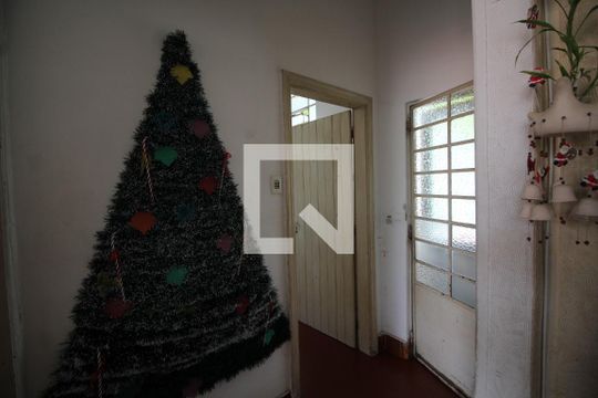 Corredor Banheiro de casa à venda com 3 quartos, 1330m² em Vila Albertina, São Paulo