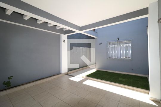 Garagem de casa à venda com 3 quartos, 150m² em Vila Sabrina, São Paulo