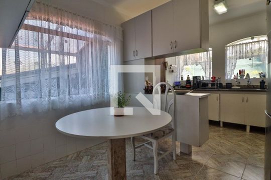 Cozinha de casa para alugar com 3 quartos, 350m² em Jardim Los Angeles, São Paulo