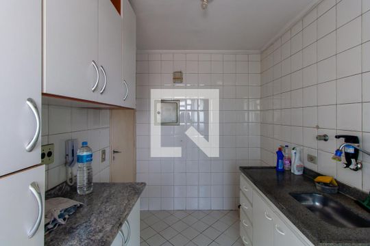 Cozinha de apartamento para alugar com 2 quartos, 60m² em Vila Ema, São Paulo