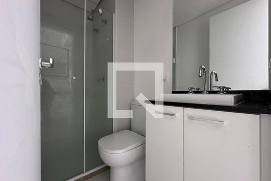 Banheiro de kitnet/studio para alugar com 1 quarto, 27m² em Campo Belo, São Paulo