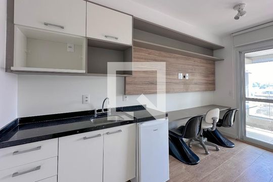 Cozinha de kitnet/studio para alugar com 1 quarto, 27m² em Campo Belo, São Paulo