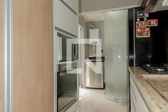 Cozinha de casa à venda com 2 quartos, 83m² em Humaitá, Porto Alegre