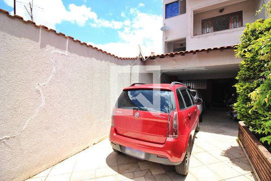 Garagem de casa à venda com 4 quartos, 256m² em Paulicéia, São Bernardo do Campo
