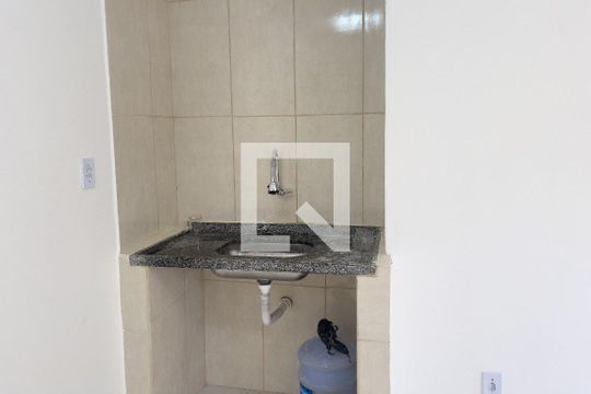 Sala de casa para alugar com 1 quarto, 20m² em Parque Paulicéia, Duque de Caxias