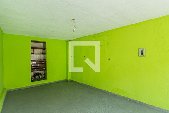 Garagem de casa à venda com 3 quartos, 130m² em Vila Mangalot, São Paulo