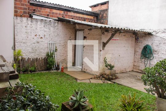 Área externa de casa à venda com 2 quartos, 110m² em Liberdade, Novo Hamburgo