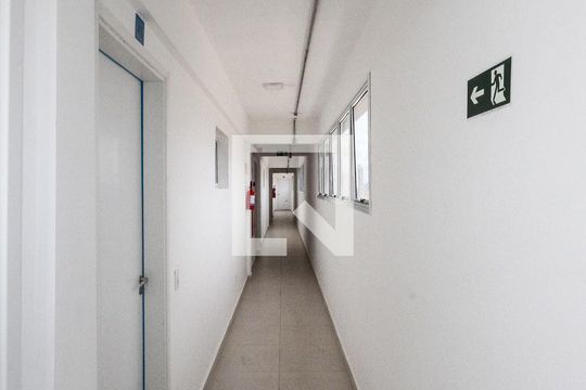Corredor de apartamento para alugar com 1 quarto, 34m² em Chácara Mafalda, São Paulo