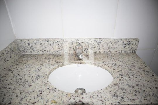 Banheiro de apartamento para alugar com 1 quarto, 32m² em Vila Gustavo, São Paulo