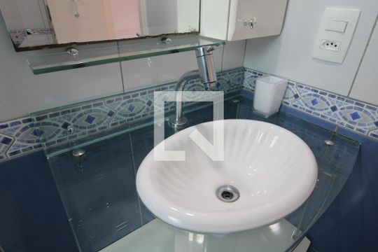 Pia do banheiro de apartamento para alugar com 2 quartos, 65m² em Jardim Umuarama, São Paulo