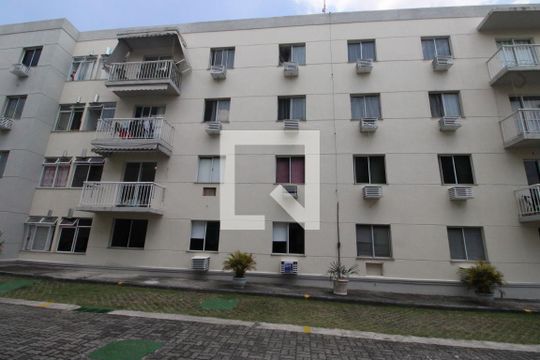 Fachada do bloco de apartamento para alugar com 2 quartos, 48m² em Quintino Bocaiúva, Rio de Janeiro