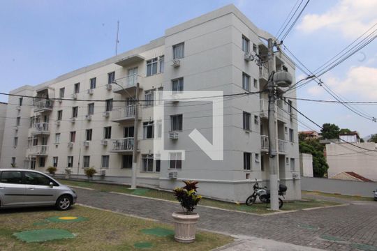 Fachada do bloco de apartamento para alugar com 2 quartos, 48m² em Quintino Bocaiúva, Rio de Janeiro