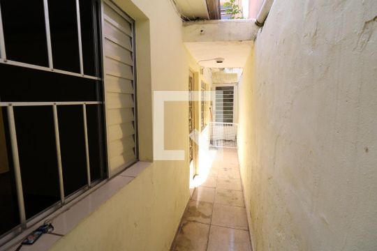 Entrada de casa para alugar com 1 quarto, 32m² em Parque Edu Chaves, São Paulo