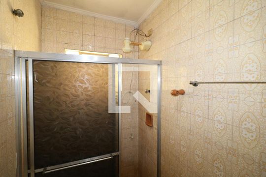 Banheiro de casa para alugar com 1 quarto, 32m² em Parque Edu Chaves, São Paulo