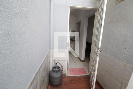 Área de Serviço de kitnet/studio para alugar com 1 quarto, 40m² em Patrimônio, Uberlândia