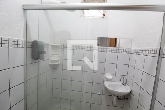 Banheiro de kitnet/studio para alugar com 1 quarto, 40m² em Patrimônio, Uberlândia