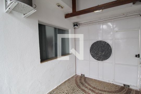 Garagem de kitnet/studio para alugar com 1 quarto, 40m² em Patrimônio, Uberlândia