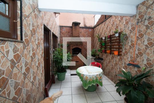 Quintal inferior com churrasqueira de casa à venda com 3 quartos, 157m² em Vila Sirene, São Paulo