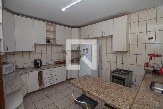 Cozinha de casa à venda com 3 quartos, 157m² em Vila Sirene, São Paulo