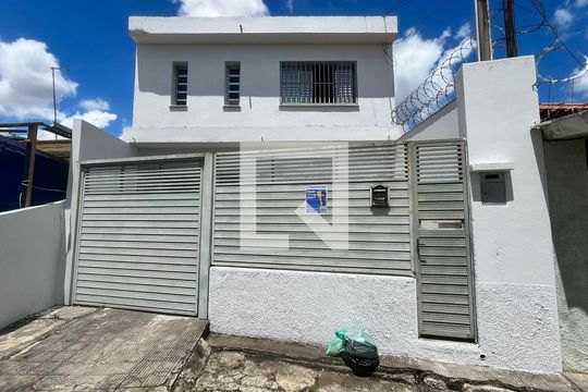 Fachada de casa para alugar com 3 quartos, 120m² em Vila Nilo, São Paulo