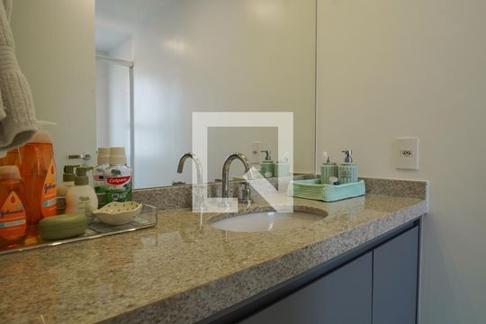 Banheiro da Suíte 1 de apartamento para alugar com 2 quartos, 122m² em Alto da Lapa, São Paulo