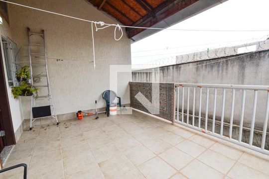 Varanda de casa à venda com 4 quartos, 150m² em Concórdia, Belo Horizonte