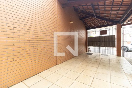 Garagem de casa à venda com 2 quartos, 240m² em Sacomã, São Paulo