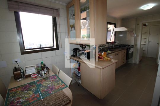 Cozinha de apartamento à venda com 3 quartos, 178m² em Vila Andrade, São Paulo