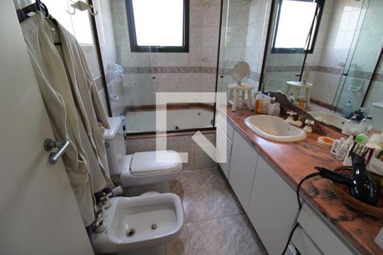 Banheiro da Suíte 1 de apartamento à venda com 3 quartos, 178m² em Vila Andrade, São Paulo