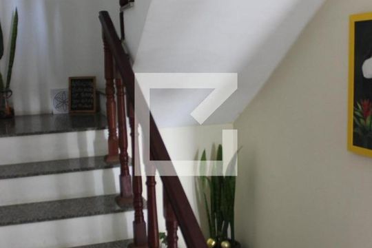 Escada de casa à venda com 3 quartos, 182m² em Horto Florestal, Jundiaí