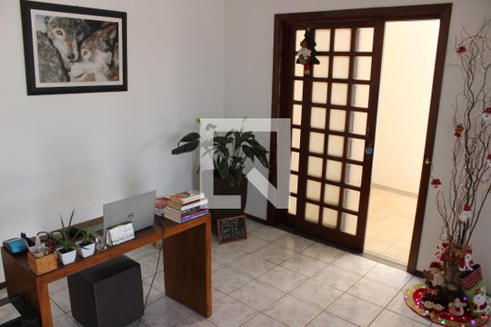 Sala de casa à venda com 3 quartos, 182m² em Horto Florestal, Jundiaí