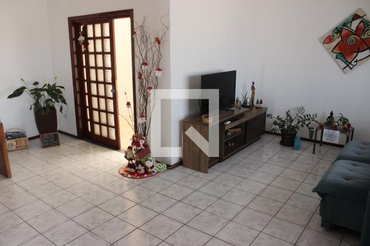 Casa à venda com 3 quartos, 182m² em Horto Florestal, Jundiaí