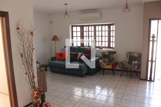 Sala de casa à venda com 3 quartos, 182m² em Horto Florestal, Jundiaí