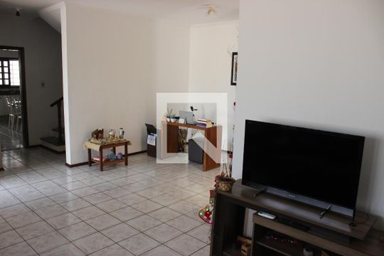 Sala de casa à venda com 3 quartos, 182m² em Horto Florestal, Jundiaí