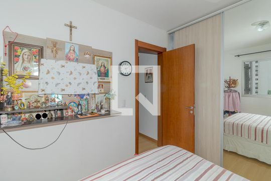 Quarto 1 de apartamento para alugar com 2 quartos, 59m² em Jardim Carvalho, Porto Alegre