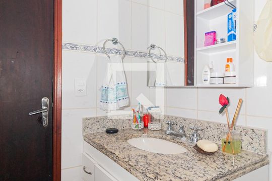 Banheiro de casa à venda com 4 quartos, 200m² em Vila Constança, São Paulo