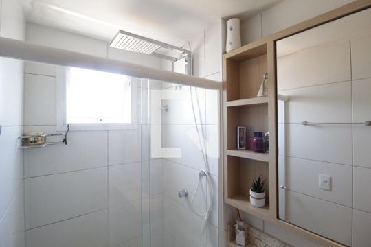 Banheiro da Suíte de apartamento para alugar com 2 quartos, 61m² em Aclimação, Uberlândia