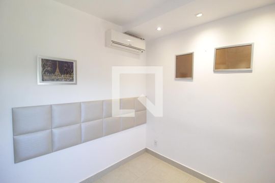Suíte de apartamento para alugar com 2 quartos, 61m² em Aclimação, Uberlândia