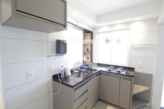 Cozinha de apartamento para alugar com 2 quartos, 61m² em Aclimação, Uberlândia