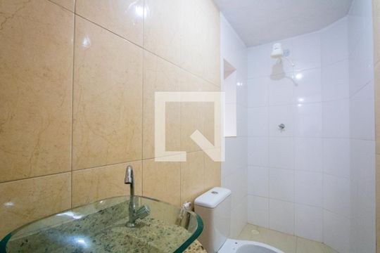 Banheiro social 1 de casa à venda com 2 quartos, 81m² em Vila Alzira, Santo André