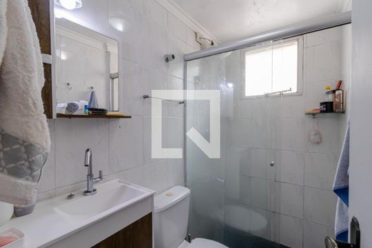 Banheiro de apartamento para alugar com 2 quartos, 51m² em Jardim Celeste, São Paulo