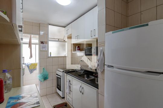 Cozinha de apartamento para alugar com 2 quartos, 51m² em Jardim Celeste, São Paulo