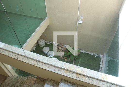 Escada de casa para alugar com 6 quartos, 205m² em Santa Paula, São Caetano do Sul