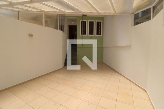Garagem de casa à venda com 2 quartos, 104m² em Vila Medeiros, São Paulo