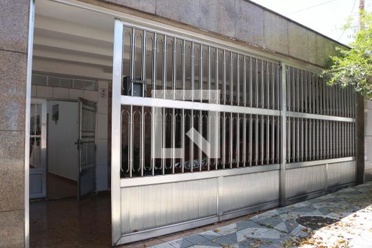 Fachada de casa para alugar com 3 quartos, 150m² em Cidade Mãe do Céu, São Paulo