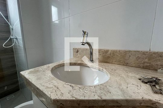 Banheiro de apartamento à venda com 2 quartos, 40m² em Vila Paulicéia, São Paulo