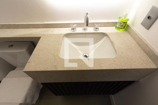 Banheiro de apartamento à venda com 1 quarto, 30m² em Itaim Bibi, São Paulo