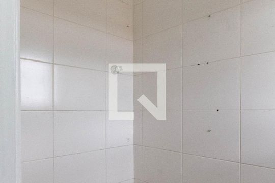 Banheiro de serviço de apartamento para alugar com 3 quartos, 80m² em Jardim Las Vegas, Guarulhos